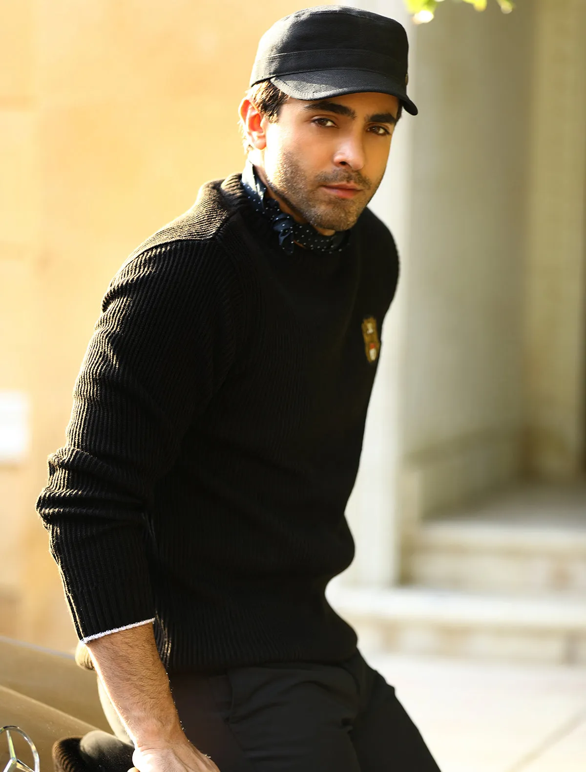 BLACK FULL SLEEVE ROUND NECK SWEATER