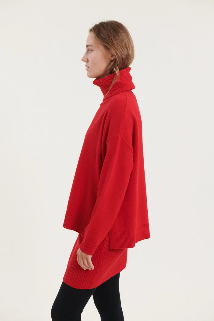 Lise Short T-Neck - High Risk Red